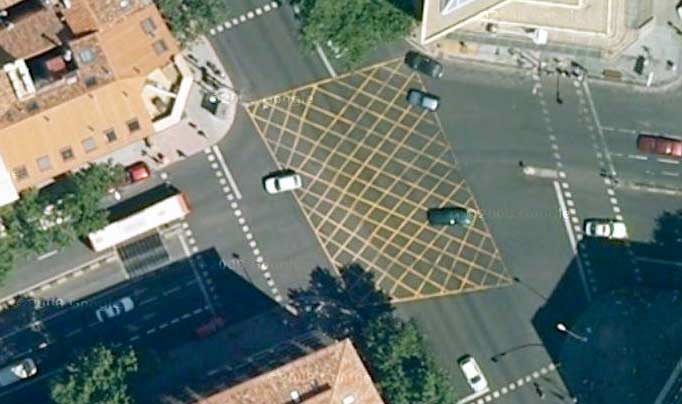 Cruce pintado por monos Cruce pintado por monos