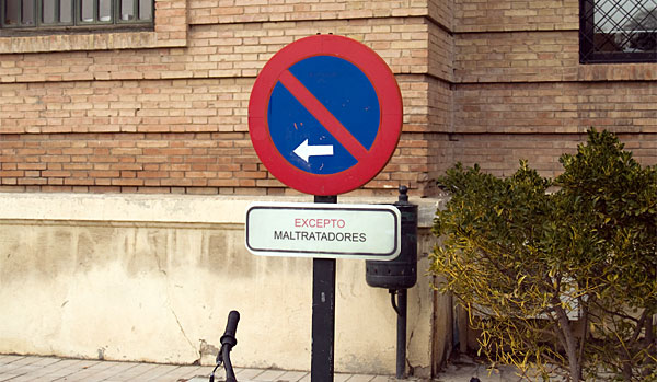 Prohibido-Aparcar-Maltratadores